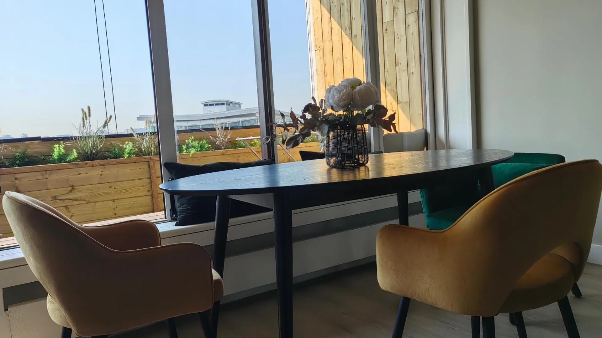Large Apartment 55 M² ,View & Terrace Paris 0*,