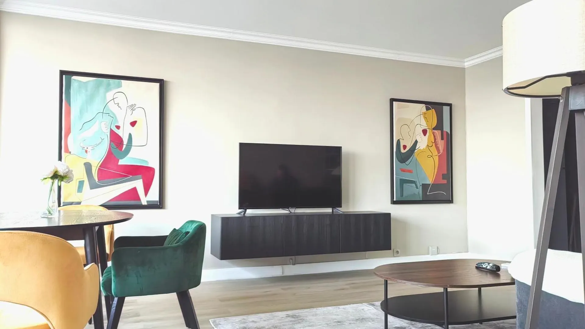 Large Apartment 55 M² ,View & Terrace Paris